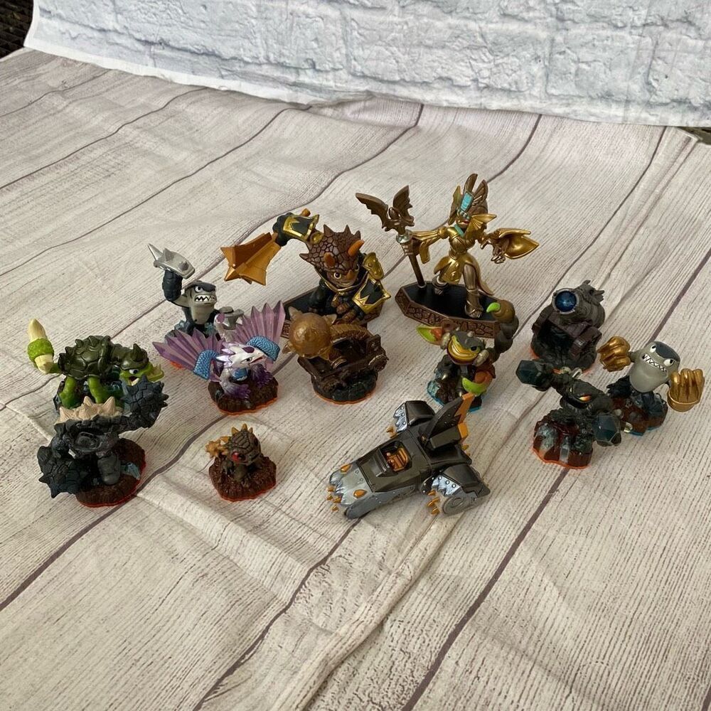 Skylanders Earth action figure dolls lot of 13 assorted sizes